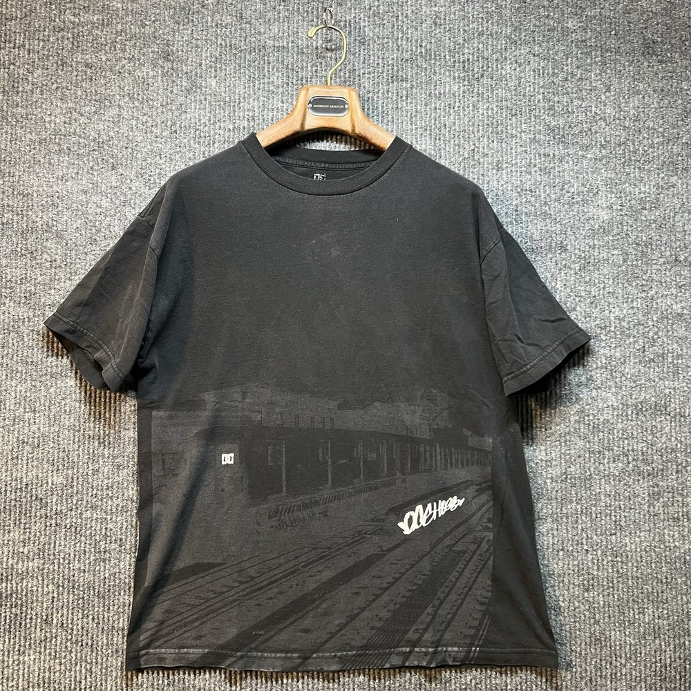 Y2K DC Shoes Train Track Shadow Graphic T Shirt Mens Size Large Skate Grunge Blk